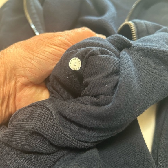 lululemon athletica Women's Dark Blue Zip-Up Hoodie SZ 6 - Picture 6 of 6